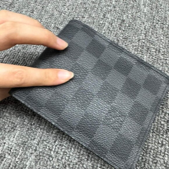 100% Authentic Louis Vuitton Leather Men's Wallet - Picture 3 of 8